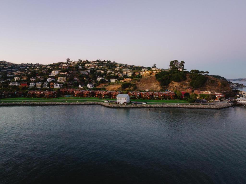 Marin Suites Hotel Corte Madera Exterior photo