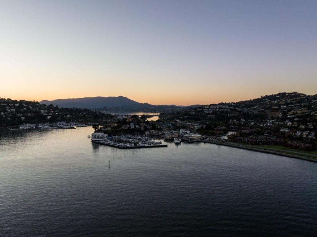 Marin Suites Hotel Corte Madera Exterior photo