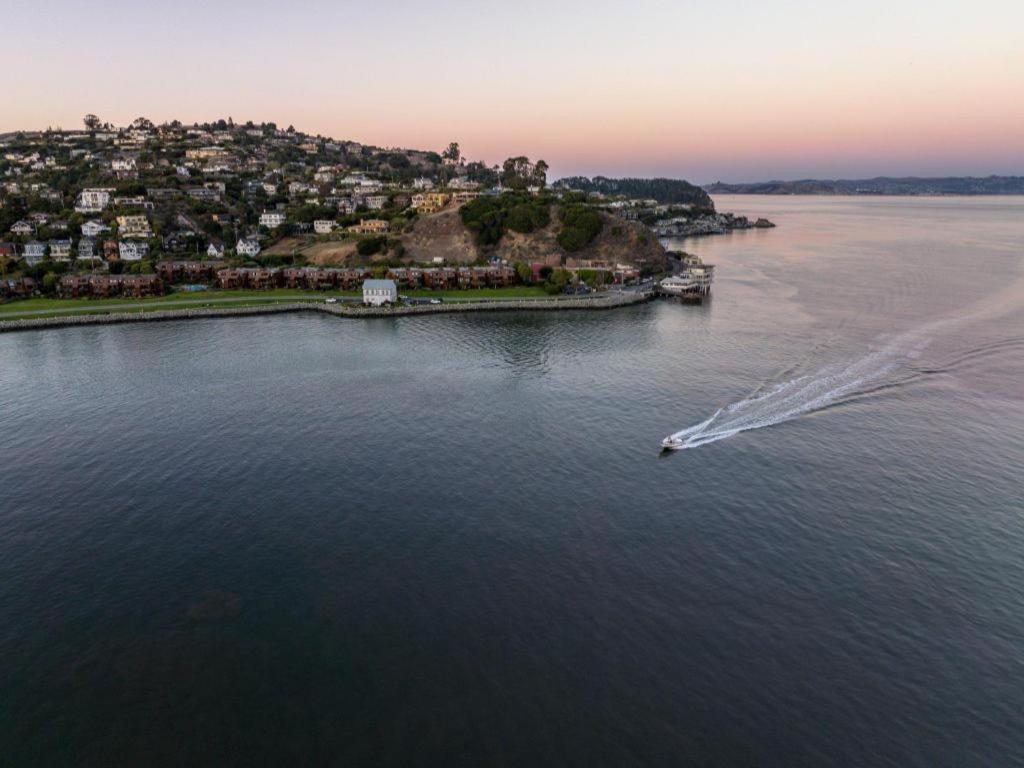 Marin Suites Hotel Corte Madera Exterior photo